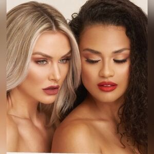 Give them Lala Beauty Palette